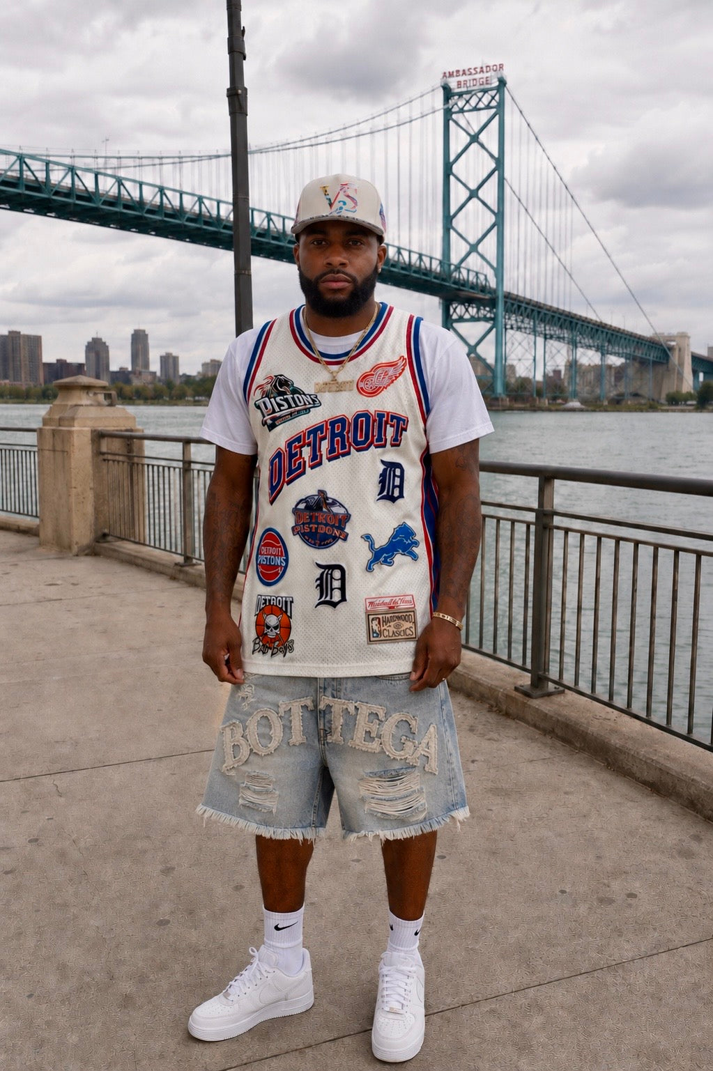 V-SQRD Detroit Legends Premium Leather Snapback – Cream Snakeskin Edition Premium cream leather snapback with gray snakeskin brim, custom Detroit-inspired embroidery, leather strap closure, and limited-edition V-SQRD detailing. Built for those who represe